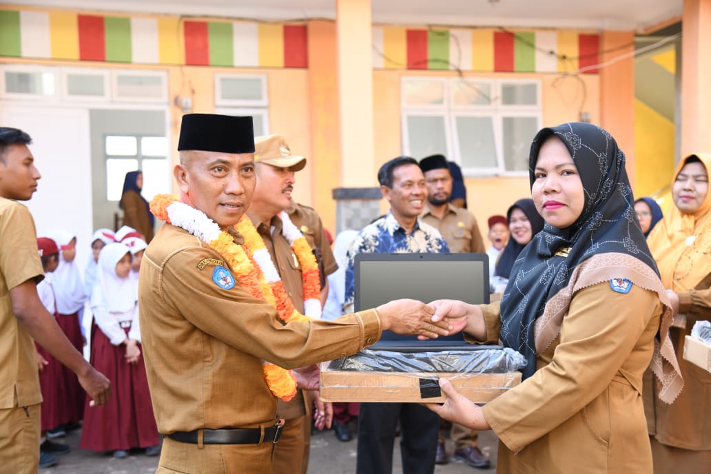 WALIKOTA SUBULUSSALAM :  RESMIKAN PEMAKAIAN GEDUNG SEKOLAH LANTAI DUA