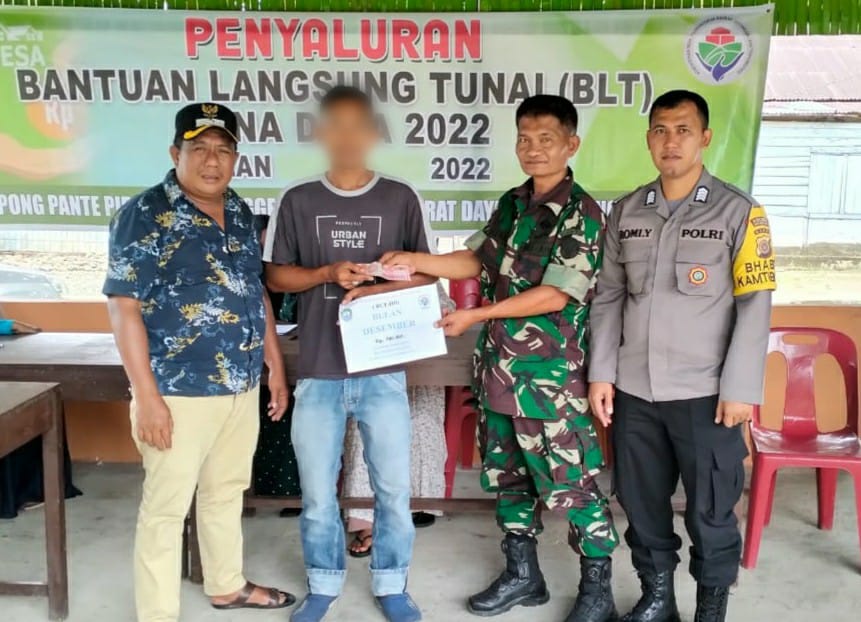 PASTIKAN BANTUAN TEPAT SASARAN :  BABINSA MANGGENG DAMPINGI PENYALURAN BLT – DD