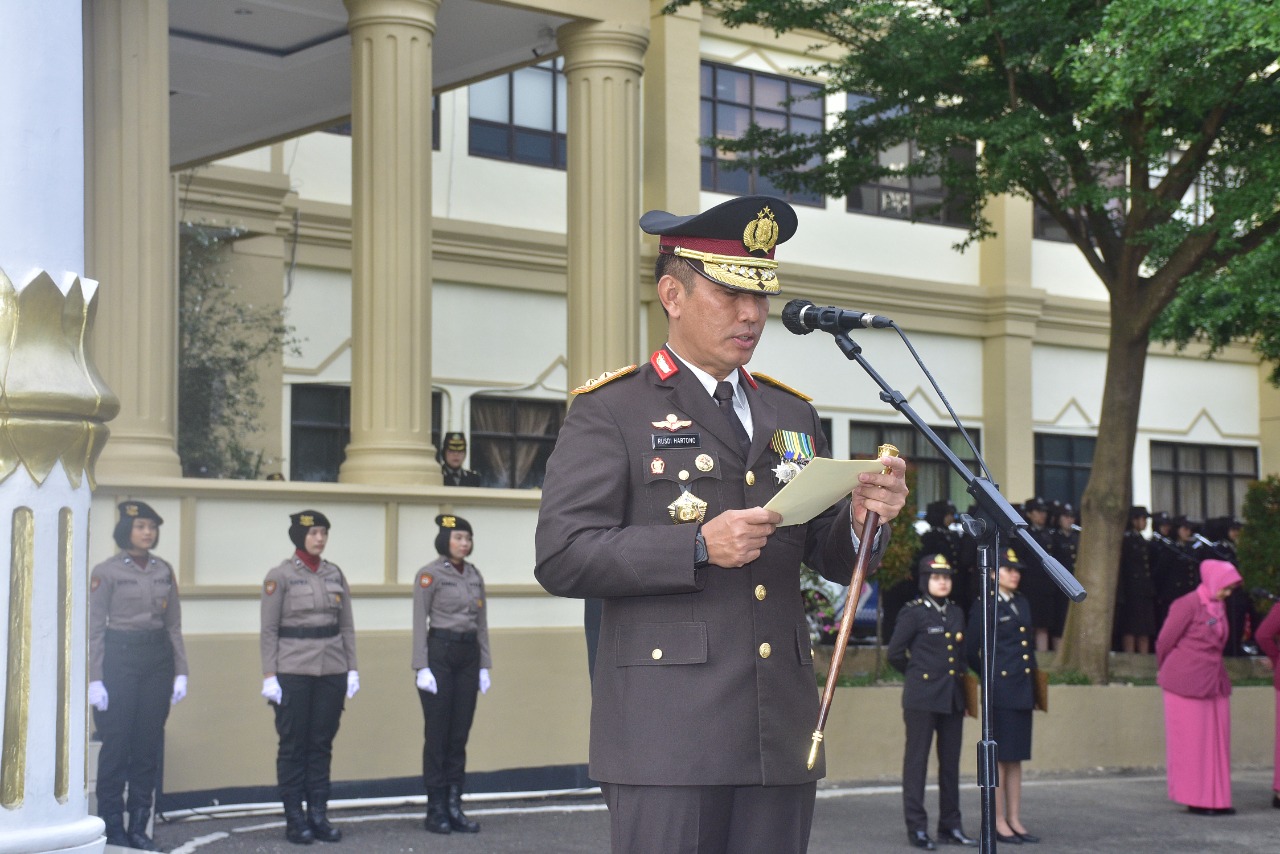 Melalui peringatan hari ibu,Diharap seluruh pemangku kepentingan untuk mendukung lima arahan Presiden .