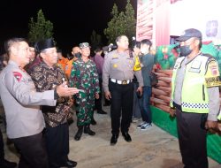 Kapolda Jambi Irjen Pol Rusdi Hartono Bersama Wagub Jambi Abdullah Sani,Ketua DPRD Jambi Edi Purwanto Dan Forkopimda Melakukan Pengecekan Dan Pemantauan Gereja Saat Malam Menyambut Natal