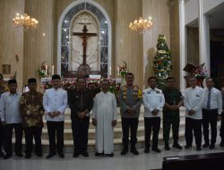 Tinjau Misa di Dua Gereja, Danrem 064/MY  Ucapkan Selamat Natal