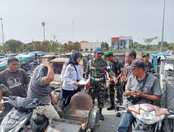 KENDALIKAN DAMPAK INFLASI :  WALIKOTA SUBULUSSALAM BERIKAN BANTUAN KEPADA ABANG BECAK PELAKU TRANSPORTASI UMUM