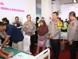 Kapolda jambi Irjen Pol Rusdi Hartono Kunjungi Pelaksanaan Sunatan Massal  Yang Di Gelar Oleh Polda Jambi Dan Yayasan  Kemala Bhayangkari  Di Rumah Sakit Bhayangkara Jambi