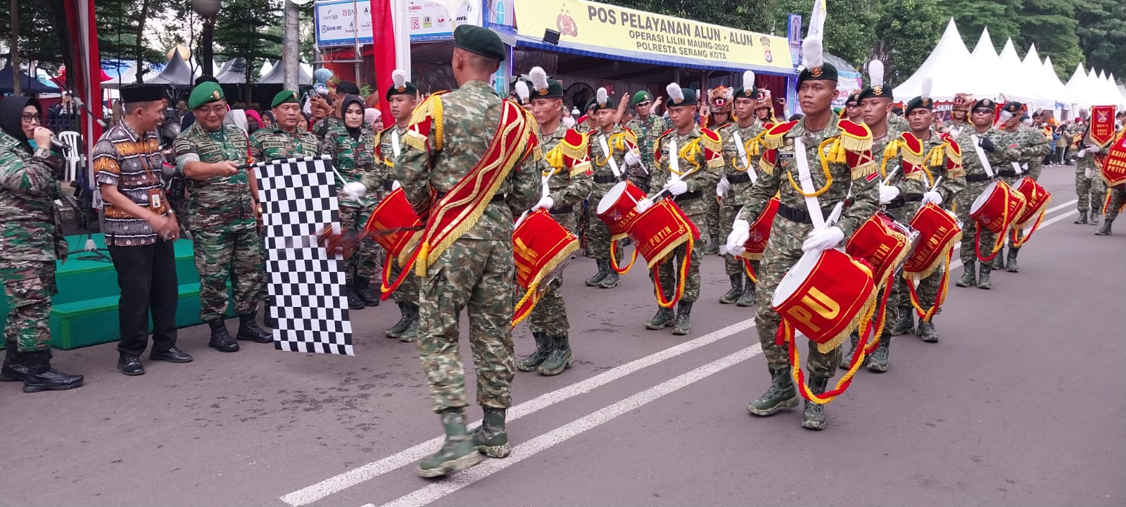 Kirab Drumband dan Alusista Korem 064/MY Pukau Ribuan Masyarakat Banten*