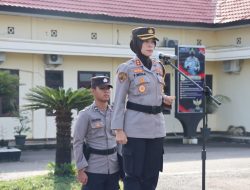 Kapolres Tebo Akbp Fitria Mega M.Psi.Psi Pimpinan  Apel Korp Rapor  Kenaikan Pangkat Personil Polres Tebo Di Lapangan Apel Polres Tebo