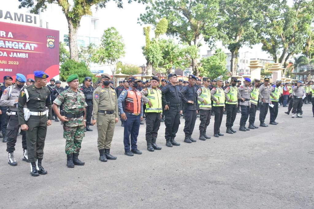 Guna Memberikan Rasa Aman Nyaman Dan Lancar  Kepada Masyarakat  Jambi Dalam Merayakan Malam Pergantian Tahun Baru 2023  Polda Jambi Gelar Apel Pengamanan Malam Tahun 2023 Di Mapolda Jambi