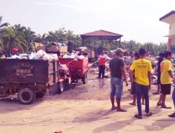 MASYARAKAT SUKA JADI KEBUN IRENG –  GELAR DEMO TERKAIT TUMPUKAN SAMPAH DEPO PONDOK PABRIK