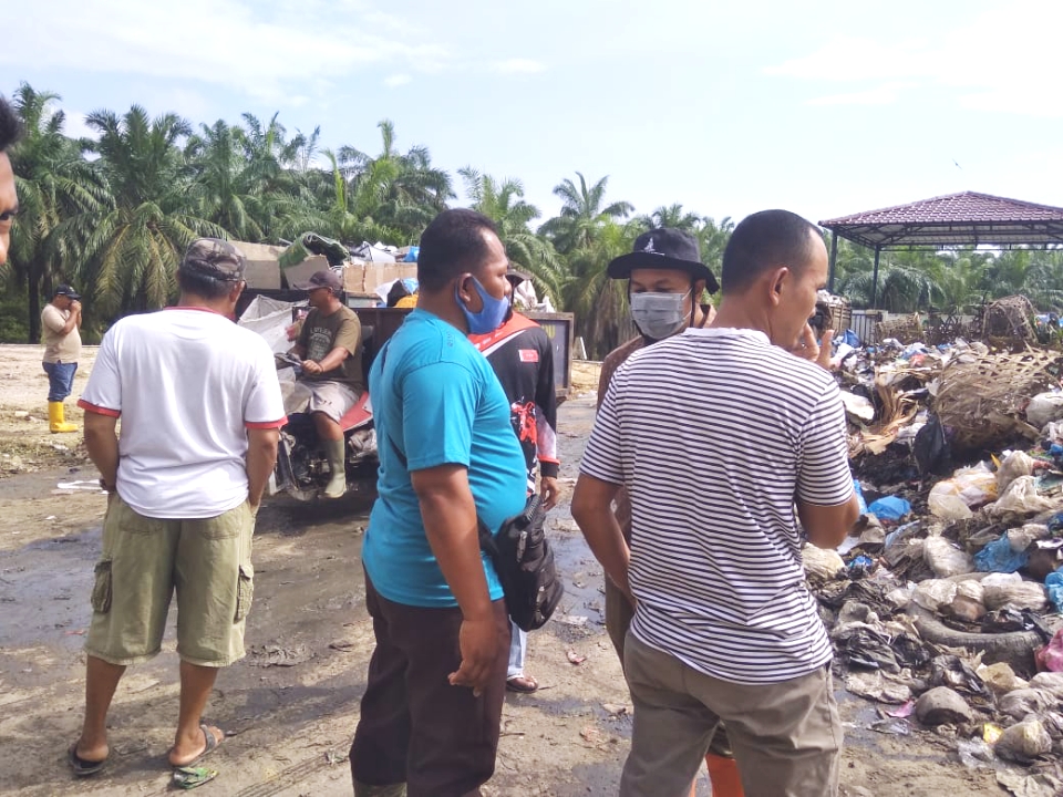 MASYARAKAT SUKA JADI KEBUN IRENG – GELAR DEMO AROMA BUSUK TUMPUKAN SAMPAH DEPO PONDOK PABRIK