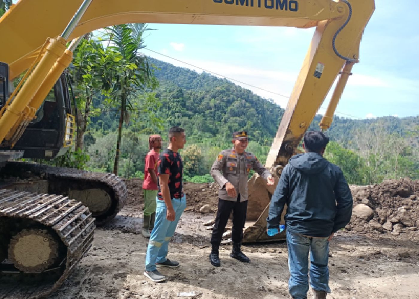 Polsek Sungai Manau Pastikan Keamanan Jalan Perbatasan tidak terdapat Pungutan Liar dan Pemalakan.