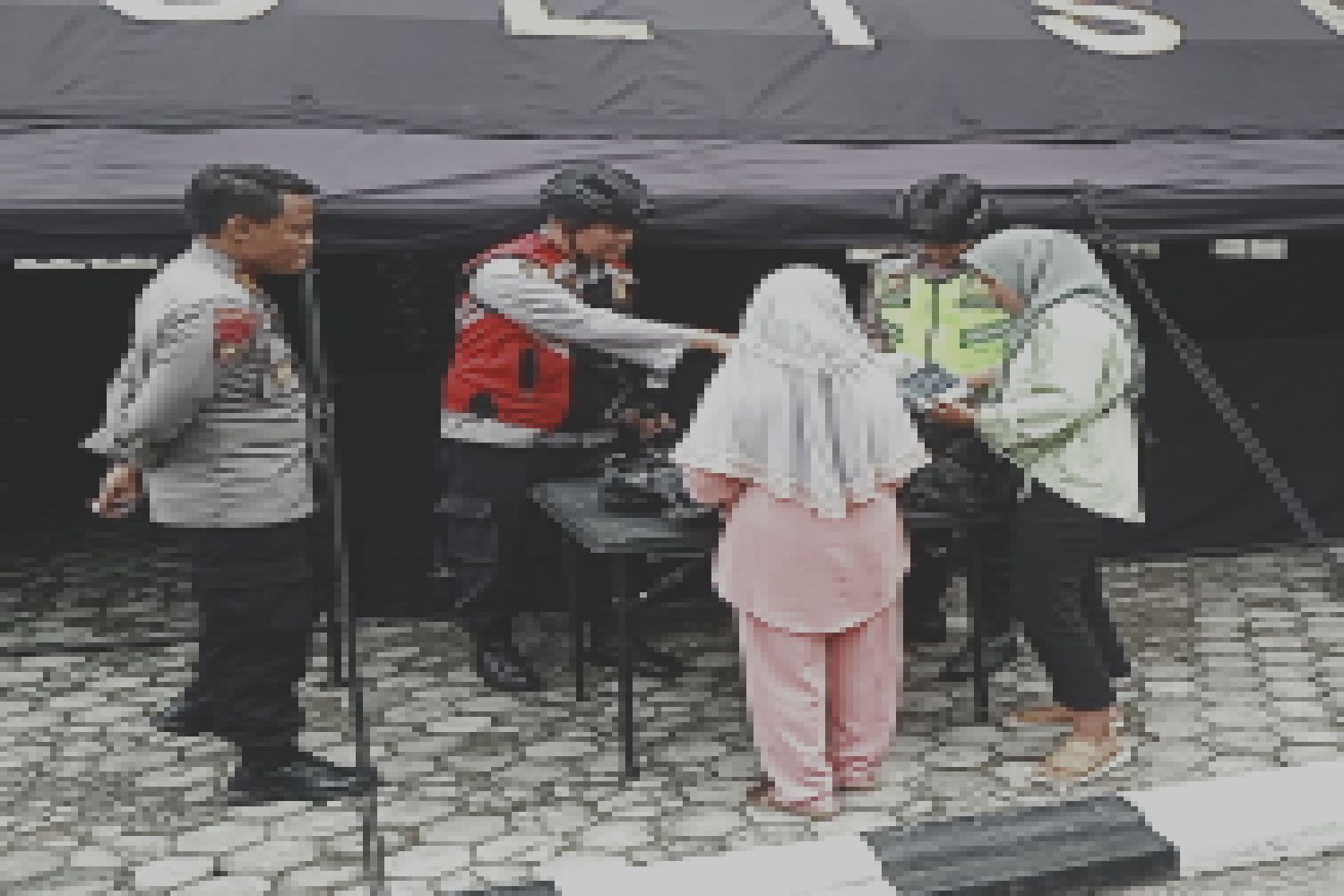 Kapolres Tinjau Langsung Pengamanan Ketat terhadap Warga Saat Melaksanakan Pelayanan Publik di Polres Merangin