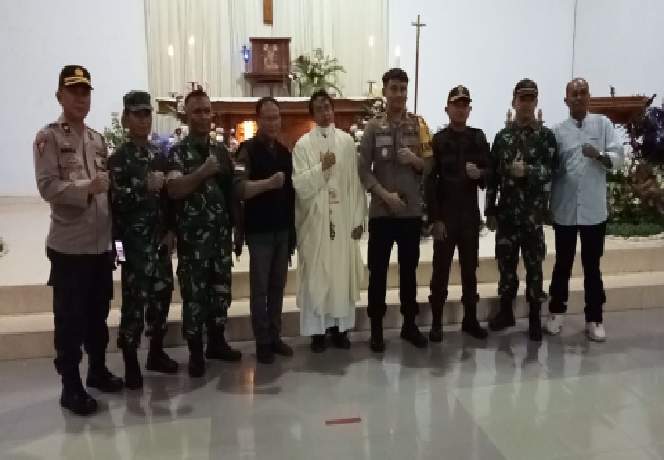 Kapolres Merangin Bersama Forkopimda Laksanakan Kunjungan pada Umat Kristiani yang melaksanakan Perayaan Natal di Gereja