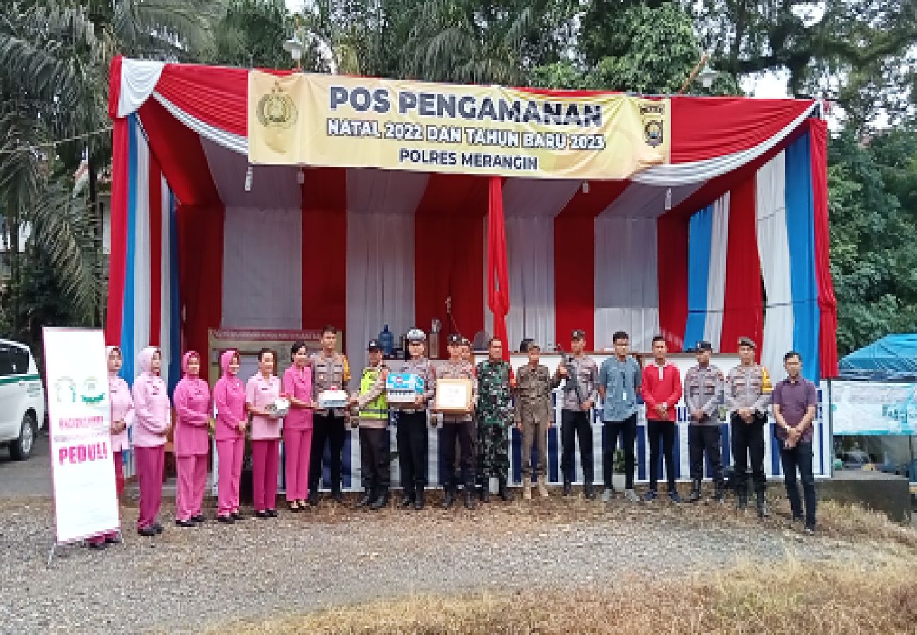 Kapolres Merangin Bersama Ketua Bhayangkari Cabang Merangin Kunjungi Pos PAM dan Pos YAN Nataru 2022.