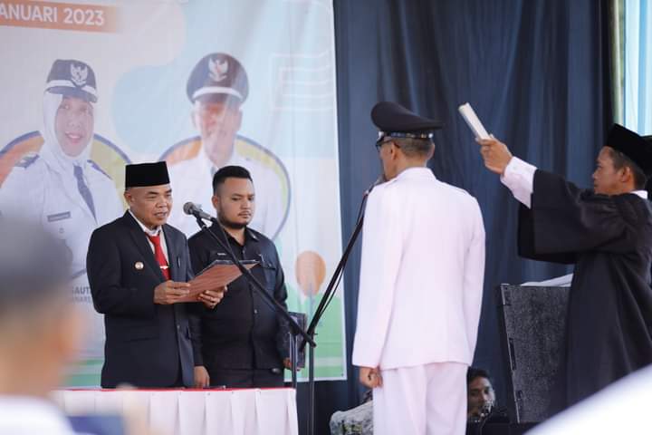 Pj.Bupati Tebo H.Aspan ST Didampingi Hj.Armayanti  Aspan Melantik  Kepala Desa Pemekaran  Dalam Kec.Rimbo Ulu