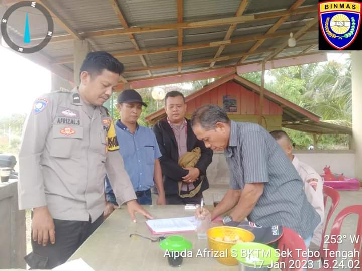 Pelaksanaan Mediasi Antara Korban EI Dan Pelaku HA Dilaksanakan Di Pos Security Afedeling IA  Di Dusun Penampuian Desa Mangun Jayo