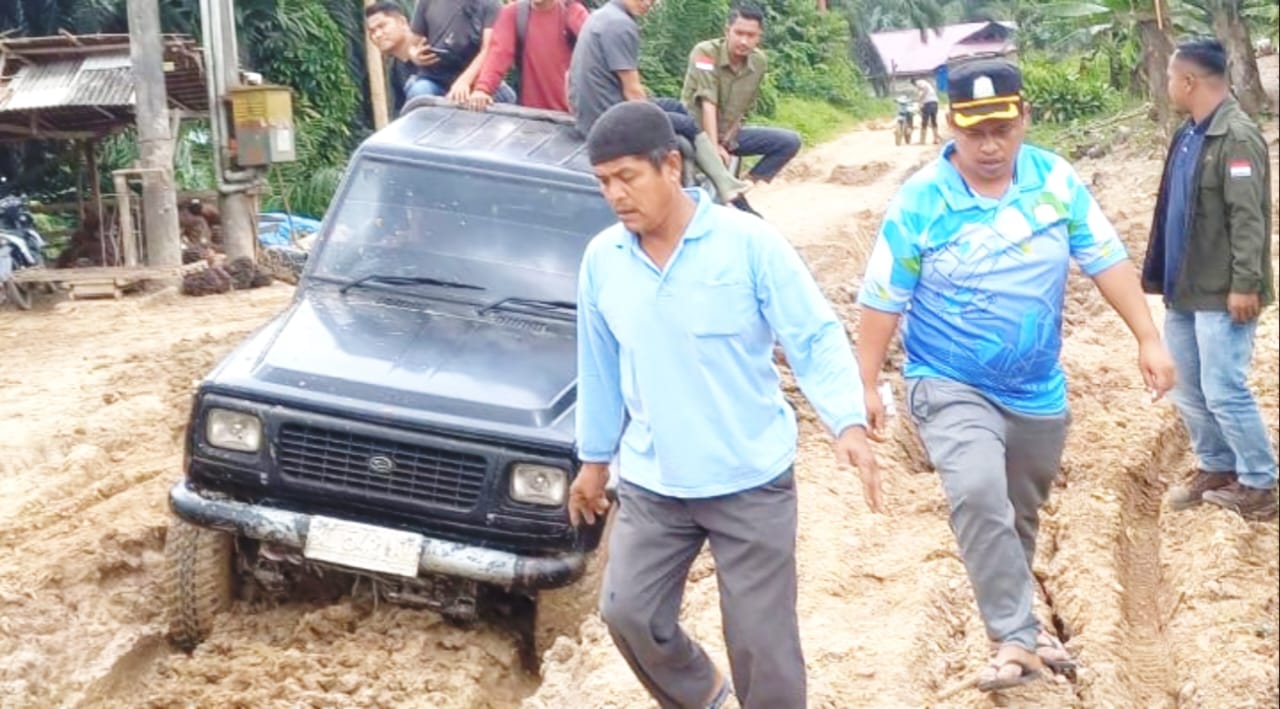 ZULFADLY OYONG : TINJAU LOKASI KTM ISU HASIL PANEN WARGA TERANCAM MEMBUSUK