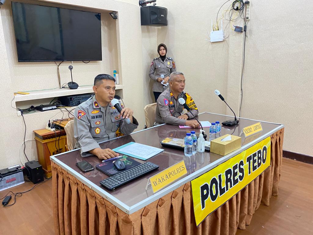 Kapolres Tebo Akbp Fitria Mega.M psi .Psi Yang Di Wakili Oleh Waka Polres Tebo Kompol Deni Mulyadi SE Di Dampingi Kasat Lantas  Akp M.Tohir.SPdi Melaksanakan Rapat Koordinasi  Pengoperasian  ETLE Tilang Mobile Di Kabupaten Tebo