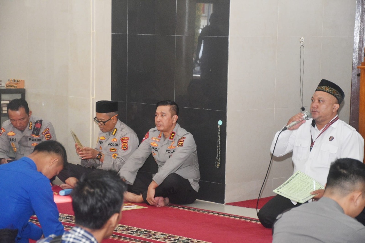 Kapolda Jambi Irjen  Pol Rusdi Hartono Ikuti Pelaksanaan Giat Pembinaan Rohani Dan Mental (Binrohtal) Rutin Personel Polda Jambi