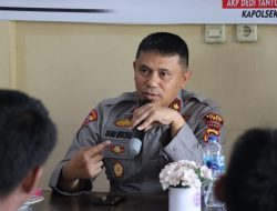 Kapolres Tebo Akbp Fitria Mega M.psi.Psi Yang Di Wakili Waka Polres Tebo Kompol Deni Mulyadi.SE Melaksanakan Jum,at  Curhat Presisi Di Desa Sungai Alai Kec.Tebo Tengah Kab.Tebo