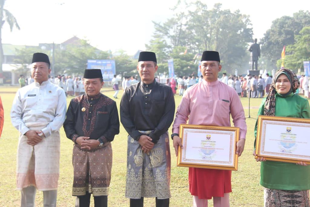 Kapolda Jambi Irjen Pol  Rusdi Hartono  Menghadiri  Undangan Upacara Peringatan Hari Jadi Provinsi Jambi ke 66 Tahun 2023 Yang Di laksanakan Di Lapangan Kantor Gubernur Jambi