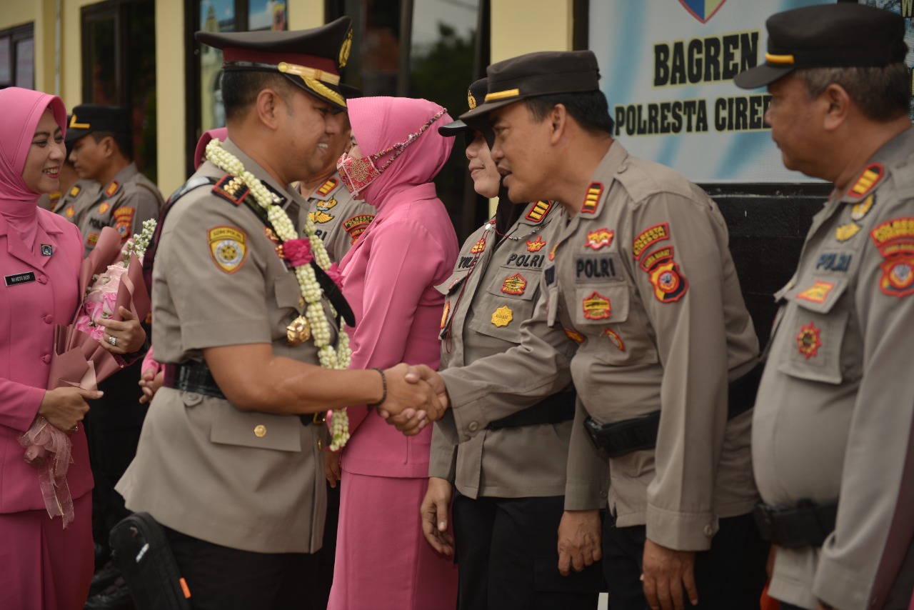 Kapolresta Cirebon Pimpin Pelantikan Wakapolresta Cirebon