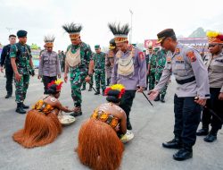 Kapolri Jenderal Listyo Sigit Prabowo ,Panglima TNI Laksamana Yudo Margono  Hingga Seluruh Kepala  Staf TNI  AD,AI,AU Meresmikan Gedung Baru Polda Papua