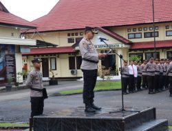 Kapolres Tebo Akbp Fitria Mega M.Psi.Psi Yang Di Wakili Oleh Wakapolres Tebo Kompol Deni Mulyadi Sebagai  Inspektur  Upacara Bendera Hari Selasa Tanggal 17 Januari 2023 Di Halaman Apel Polres Tebo