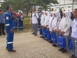 PULUHAN SISWA DAN GURU : DATANGI LOKASI CPP MEDCO E&P ACEH TIMUR