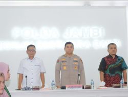 Polda Jambi  Mengikuti Acara Diskusi Publik Dialog Penguatan Internal Polri Yang Di Laksanakan Secara Virtual Dan Luring Oleh Humas Polri