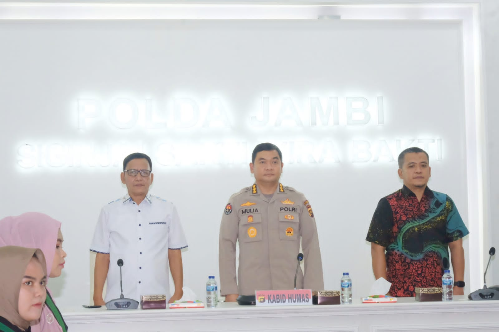 Polda Jambi  Mengikuti Acara Diskusi Publik Dialog Penguatan Internal Polri Yang Di Laksanakan Secara Virtual Dan Luring Oleh Humas Polri