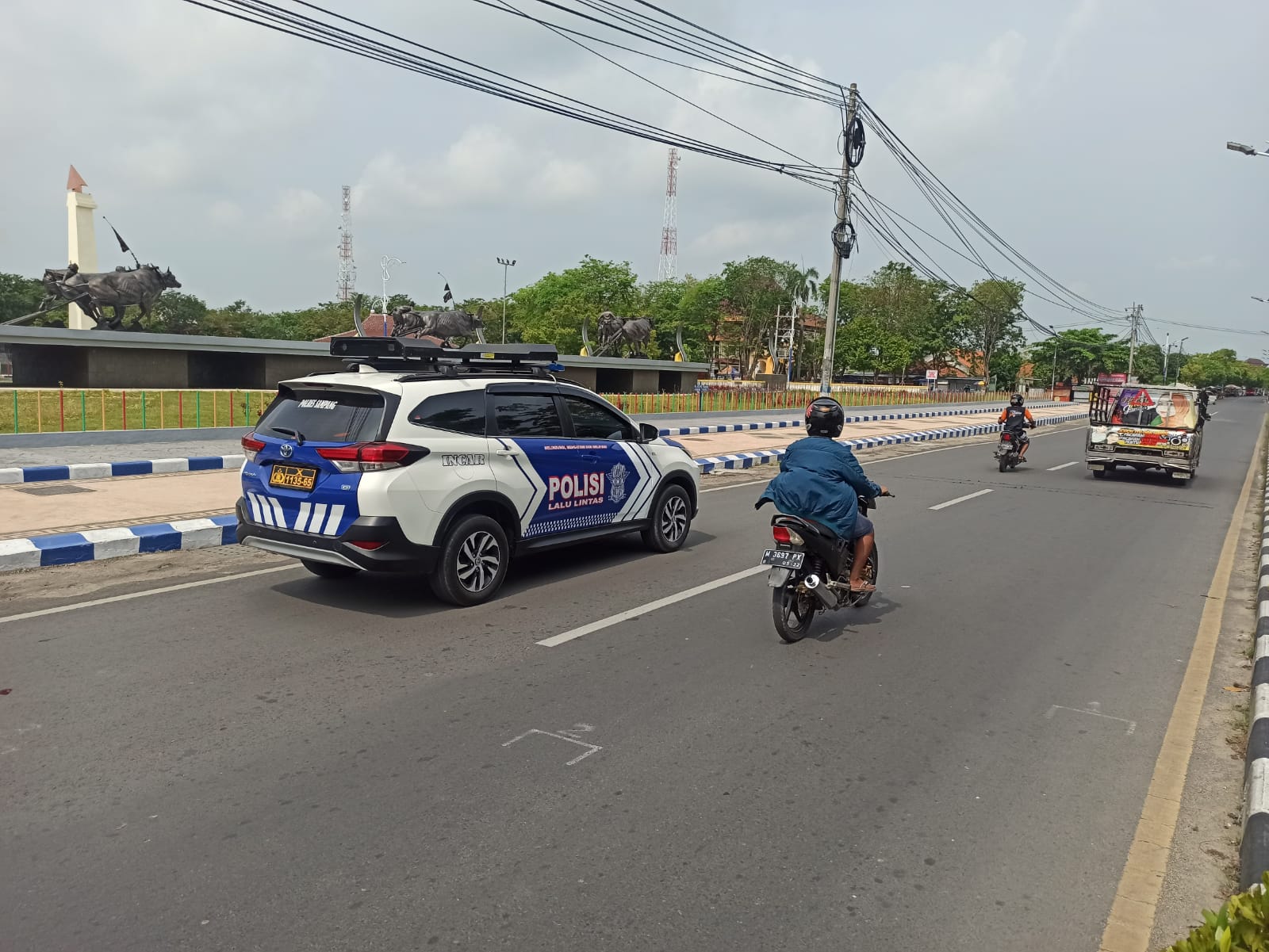 PENEGAKAN HUKUM DIJALAN SAMPANG – MENGGUNAKAN ETLE MOBIL