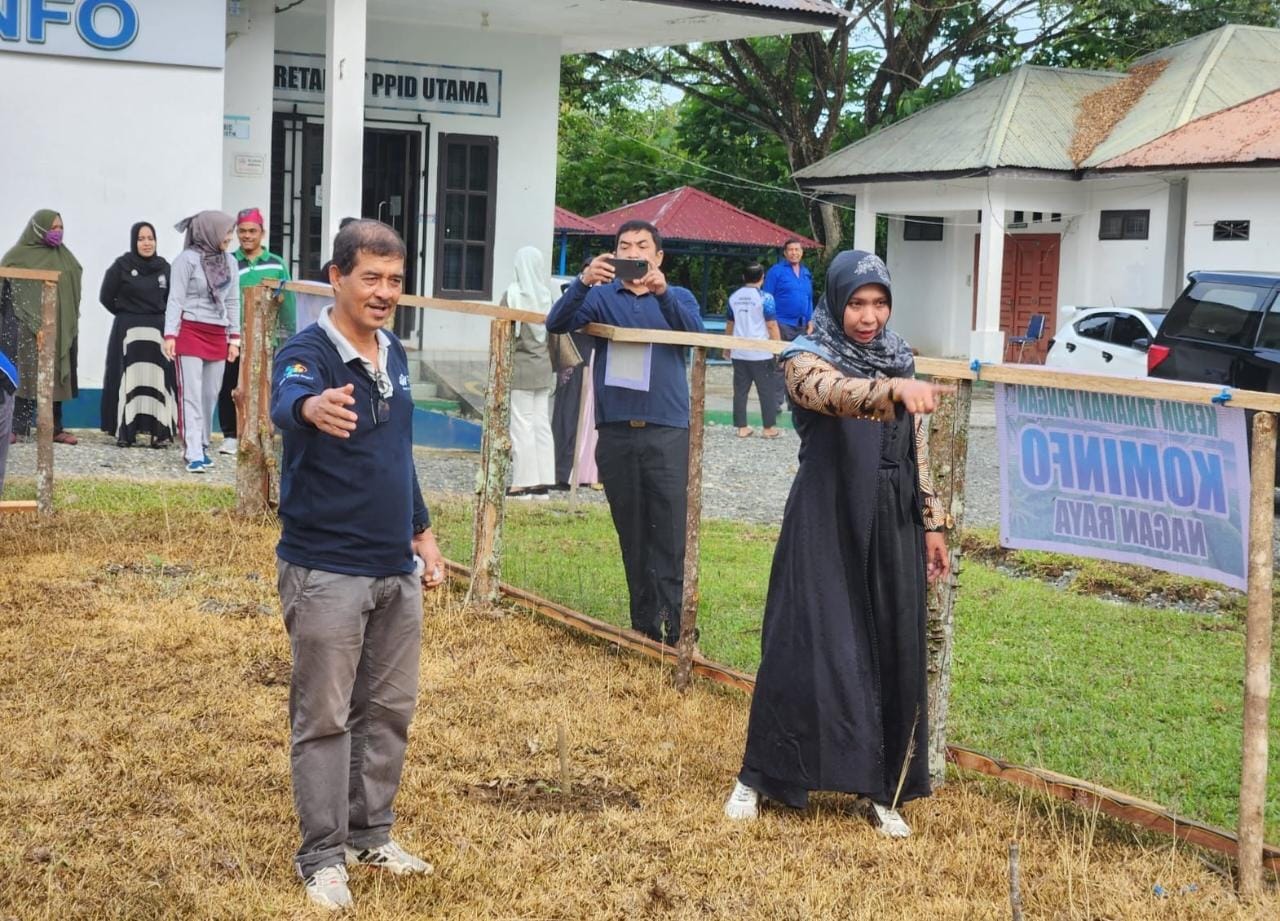 PJ BUPATI FITRIANI FARHAS : SIDAK DISKOMINFO BAIK HALAMAN DAN RUANGAN KANTOR