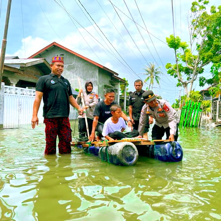 PEDULI MASYARAKAT KORBAN BANJIR – POLRES PIDIE SALURKAN BANSOS