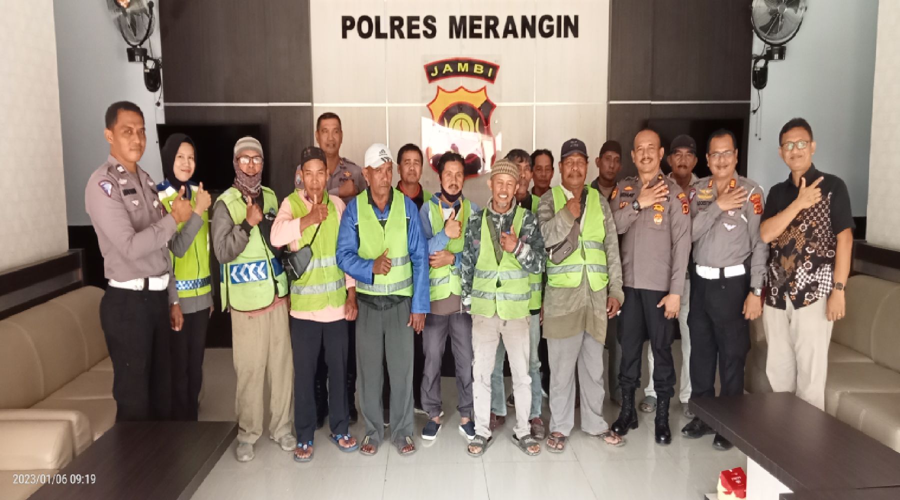 Polres Merangin laksanakan ” Jum”at Curhat ” Bersama Satlanta pada Pelaksana Ojek Konvensional