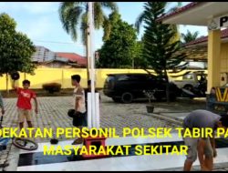 Kapolsek Tabir. Hilangkan Sugesti pada anak anak,Polisi tak perlu di takuti,Raih hatinya.