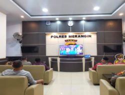 Nonton bareng pagelaran wayang orang “Pandowo Boyong” di Polres Merangin.