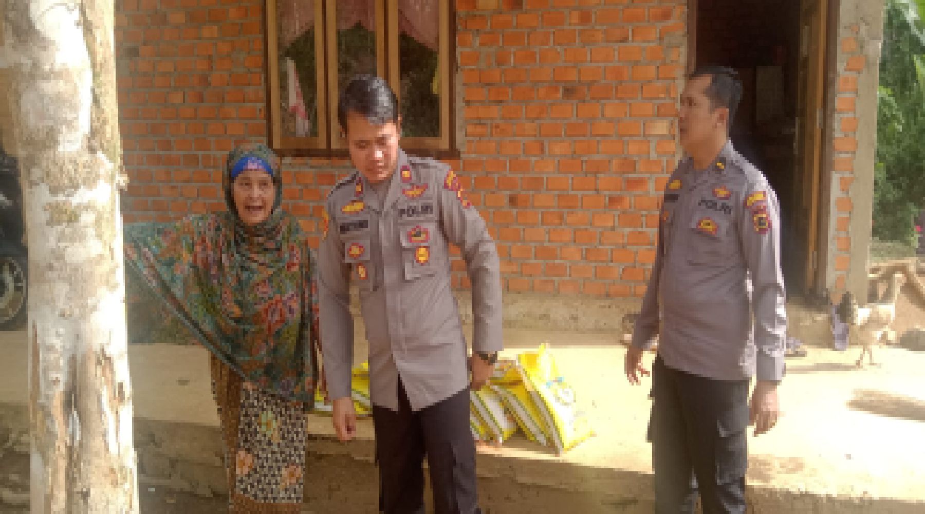 Kapolsek Sungai Manau Laksanakan Kegiatan ” Jum’at berkah di Panti Jompo ” RIDHATUL HILIM desa Merkeh “
