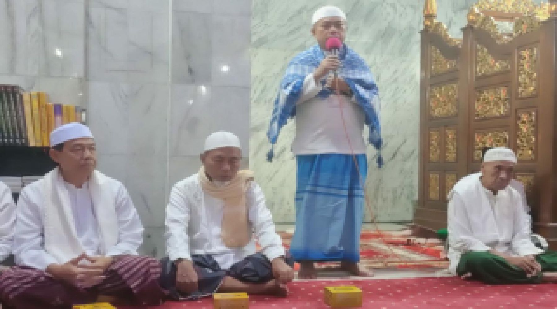 Bupati Merangin Dampingi Gubernur Subuh Berjemaah di Masjid Raya “Mari Kita Pertebal Keimanan “