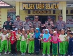 Polsek Tabir Selatan menerima kunjungan siswa siswi TK Pertiwi Desa Sinar Gading