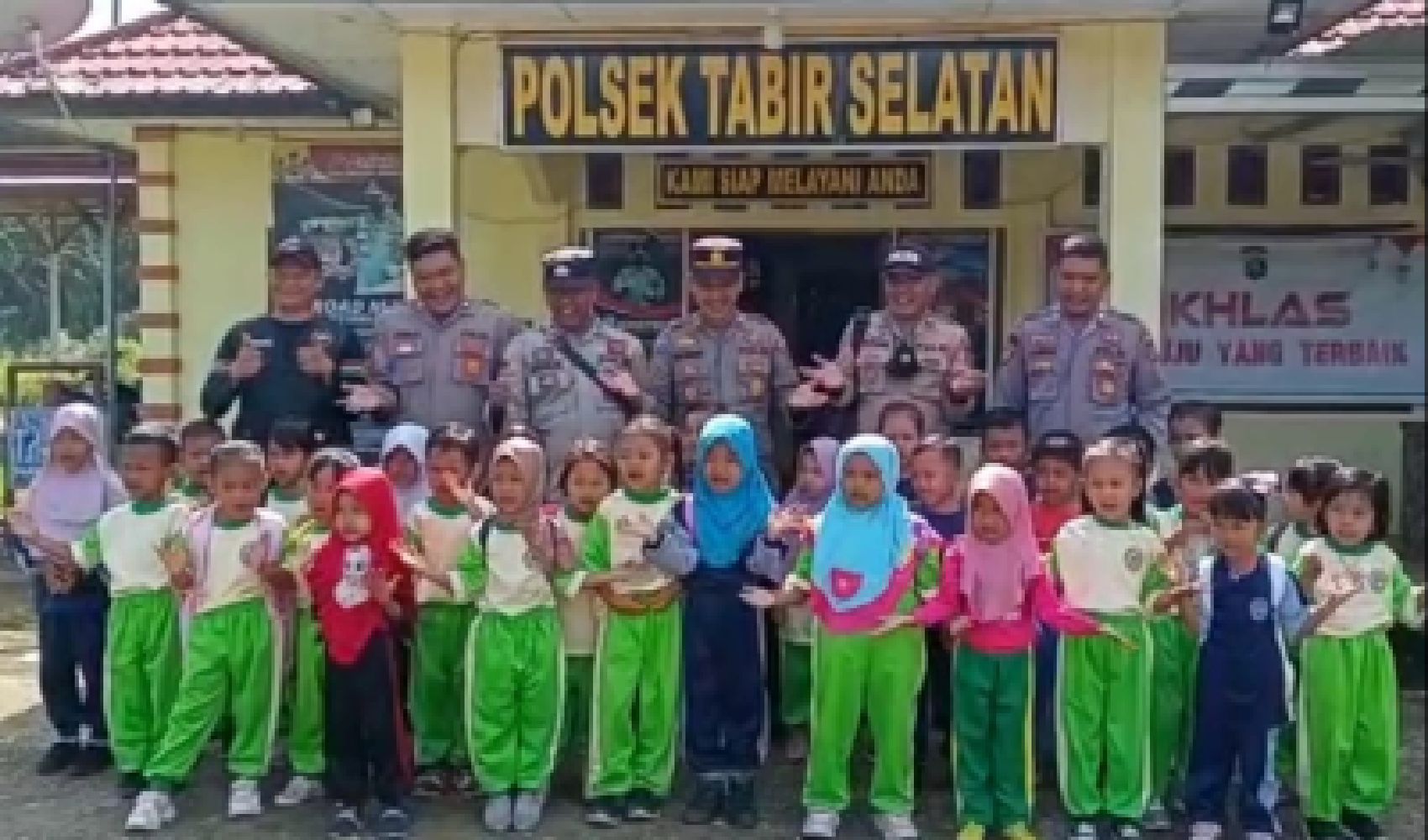 Polsek Tabir Selatan menerima kunjungan siswa siswi TK Pertiwi Desa Sinar Gading