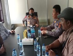 Kapolres Terima Perwakilan Desa dan Kepala Desa Jelatang di Ruang Kerjanya.