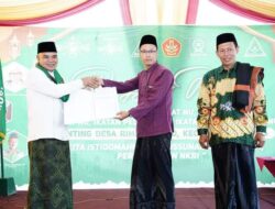 Pj.Bupati Tebo H.Aspan ST. Menyerahkan Surat Izin Operasional  Pondok  pesantren Nurul Qur,an Di Desa Rimbo Mulyo Kec.Rimbo Bujang