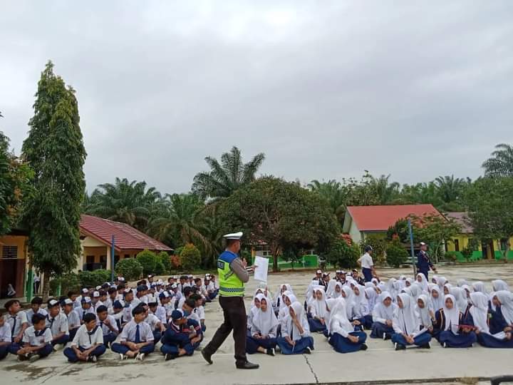 Police Goes To School  Hari Terakhir Ops  Keselamatan 2023  Polres Tebo Kunjungi Sekolah