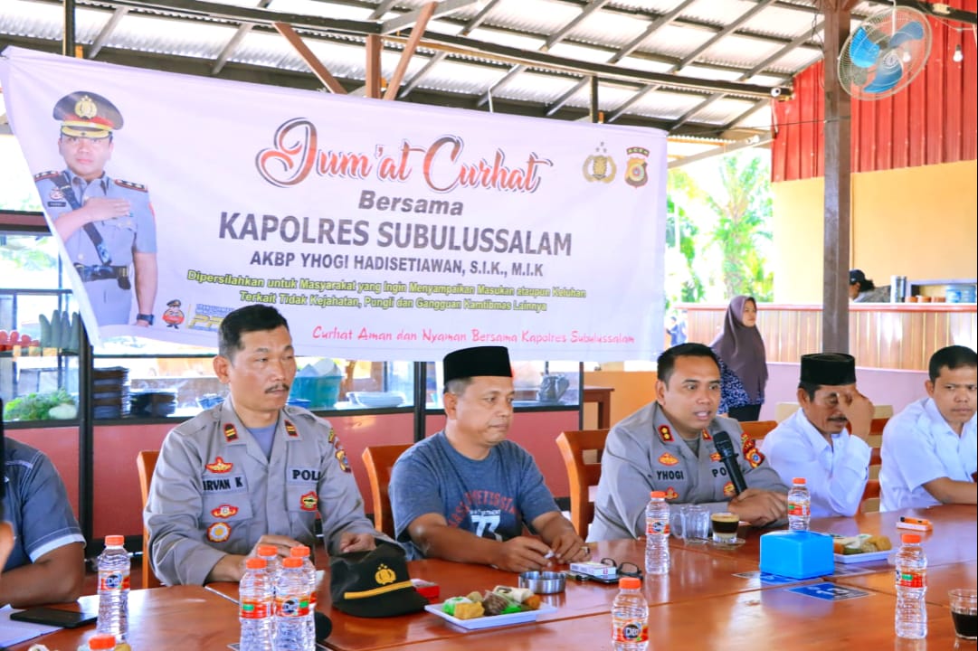 JUM’AT CURHAT – KAPOLRES SUBULUSSALAM BERSAMA MUSPIKA SULTAN DAULAT : SANTUNI ANAK YATIM DAN DHUA’FA