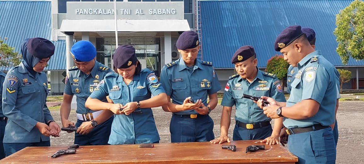 Prajurit Lanal Sabang Latihan Bongkar Pasang Senjata