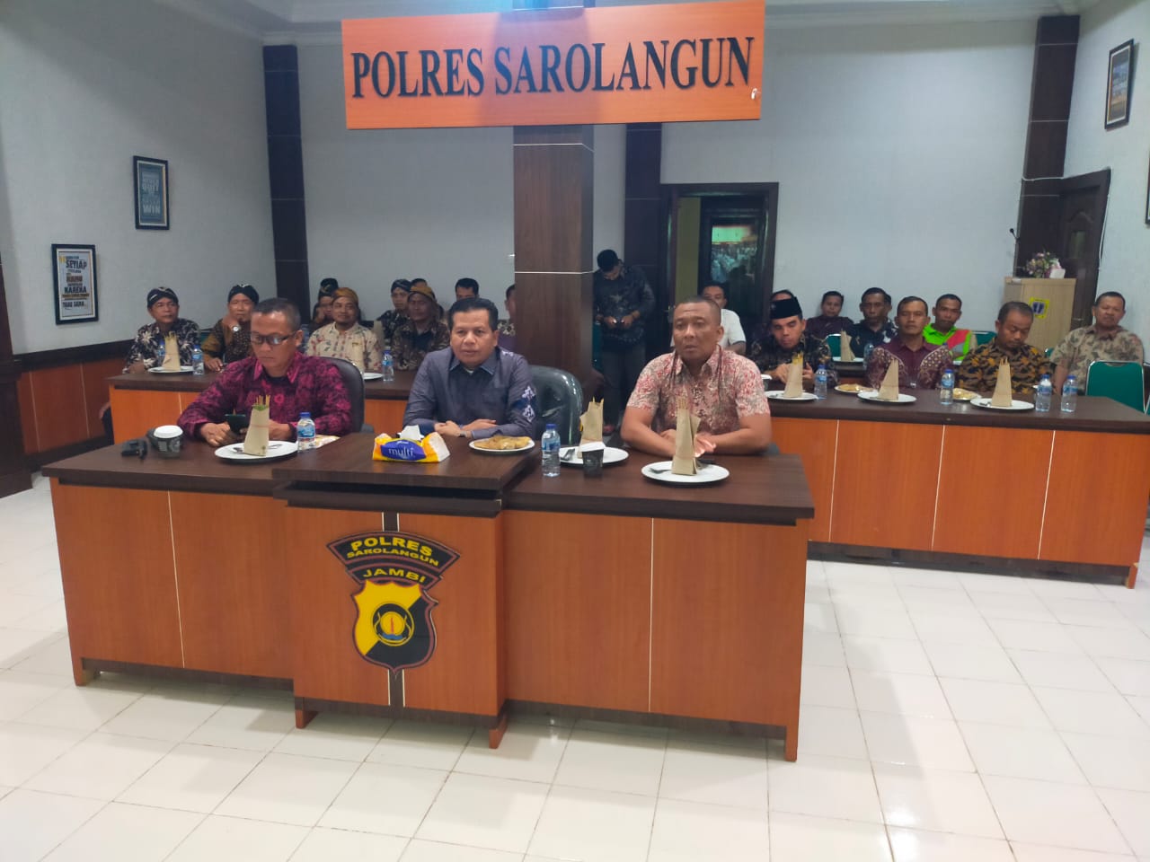 Polres Sarolangun gelar Nobar Memaknai Lakon Wahyu Makutharama di Pagelaran Wayang Kulit