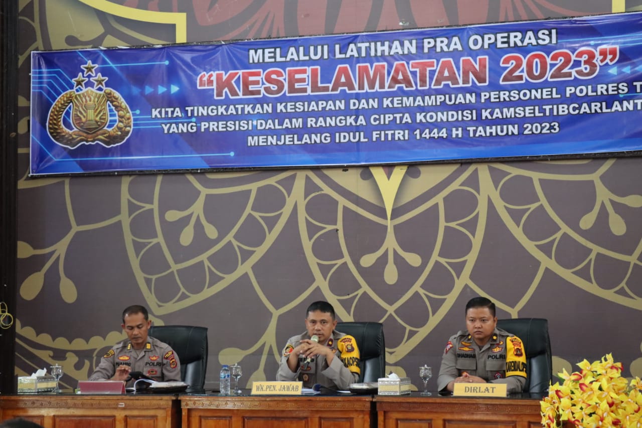 Kapolres Tebo Akbp Fitria Mega.M.Psi Psi Yang Diwakili  Wakapolres Tebo Kompol Deni Mulyadi SE  Membuka Latihan Pra  Operasi  Keselamatan  2023