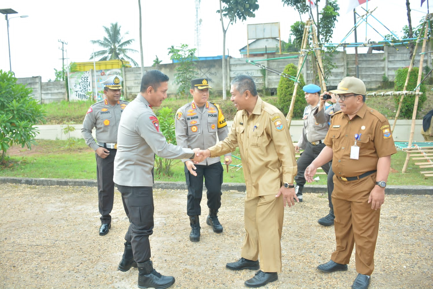 Kapolda Jambi Irjen Pol Rusdi Hartono Menjadi Pembina Upacara  Sekolah Menegah Kejurusan  Negeri 3  Kota Jambi