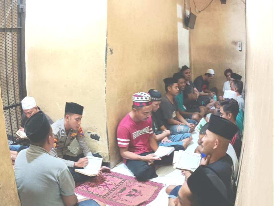 BINTARA SANTRI – BERI PEMBINAAN ROHANI KEPADA TAHANAN RUTAN POLRES SAMPANG