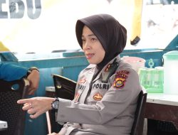 Kapolres Tebo Akbp Fitria Mega M.Psi.Psi Melaksanakan  Jum,at Curhat Di Kantin Upik Caca  Simpang Tugu Muara Tebo