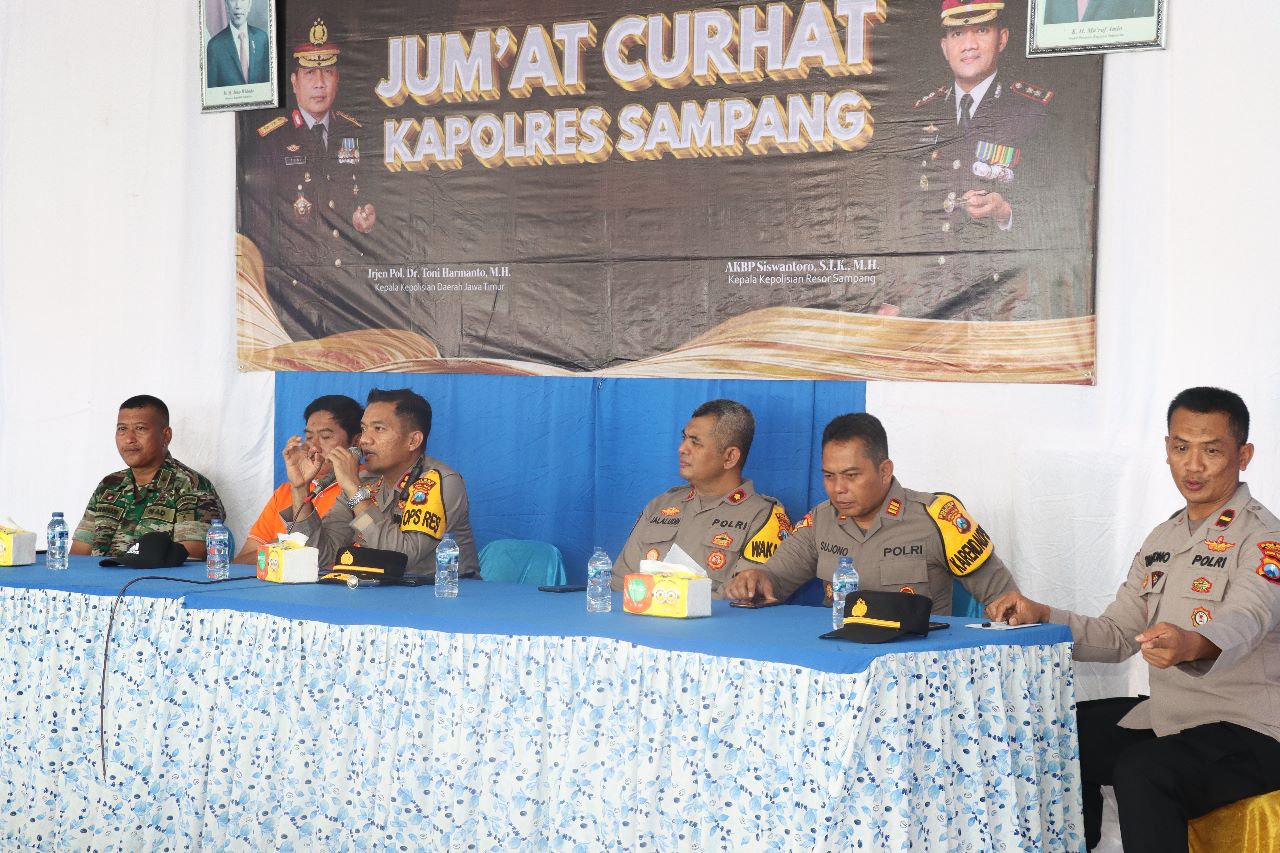 JUM’AT CURHAT – KAPOLRES SAMPANG DUKUNG PROGRAM KADES PACANGGAAN : SELAMATKAN GENERASI MUDA DARI BAHAYA NARKOBA